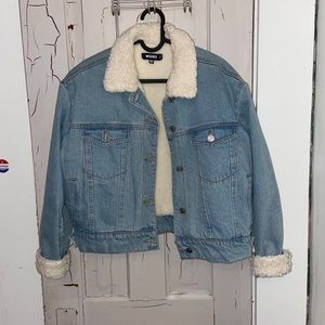 Cropped denim jacket with faux fur lining